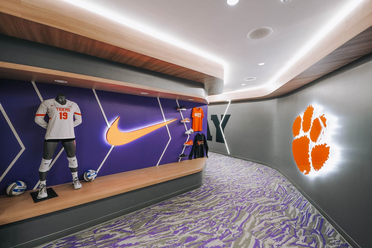 49__degrees's tweet photo. See it. Want it. Rep it.
The gear is part of belonging. 🔥
#DeliveringWOW #SportsDesign #ExperientialDesign #Gear
@UNCFootball @OhioStateHoops @ClemsonVB @TXSTATEFOOTBALL https://t.co/kTZTZQvySp