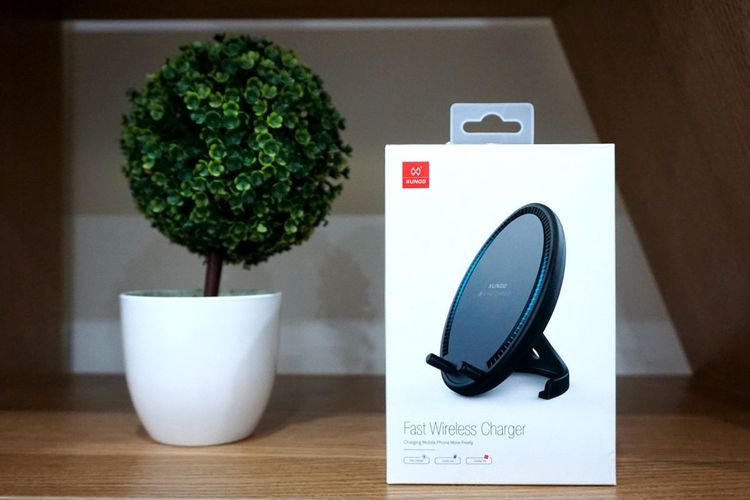 AMCajons's tweet photo. Just unboxed my new portable wireless charger—way smaller than expected, no more dead phone mid-commute! ， https://t.co/Kc5zzr2uFy