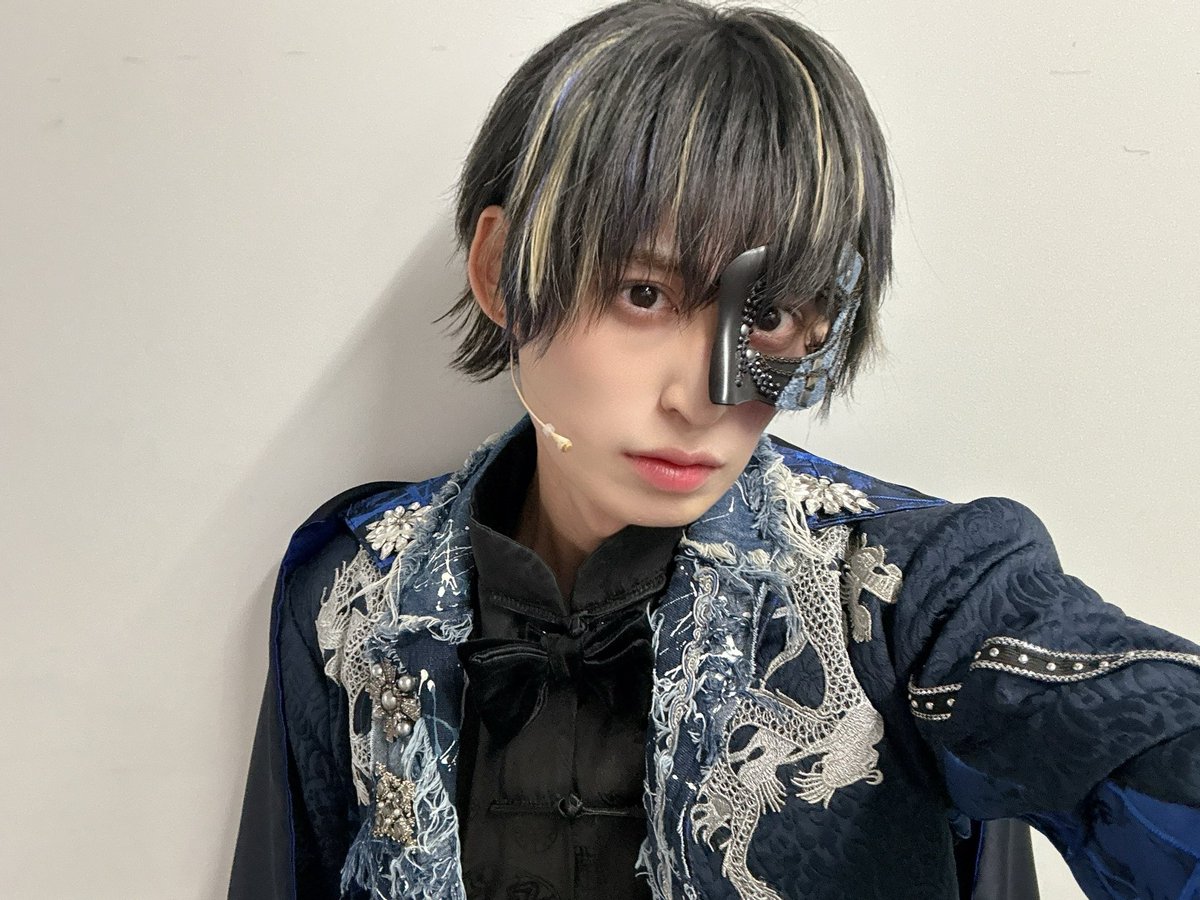 C1Wo705's tweet photo. 剣劇「三國志演技〜蜀漢」 初日
無事に幕が上がりました！！
劇場に足を運んでくださった皆様、
本当にありがとうございました。
龐徳としてこの世界に生きられたこと、
そして生き様をぶつけられたことが本当に幸せです。
明日からも一瞬一瞬を大切に、熱く駆け抜けます！！
引き続き応援よろしくお願いいたします！

#剣劇三國志