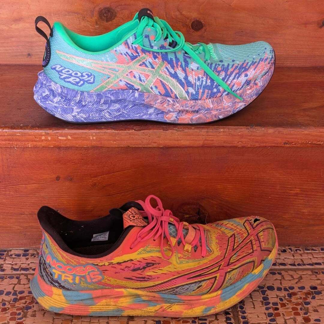 madITrunner's tweet photo. New and old @asics #asicsnoosatri15 #asicsnoosa16 https://t.co/9i3bBwcSTH https://t.co/2qdFOYR9JT