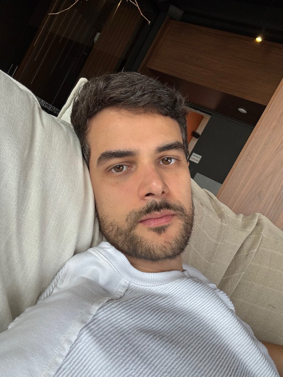 eduardobueno_n's tweet photo. 😐 https://t.co/dT5kXgYEow