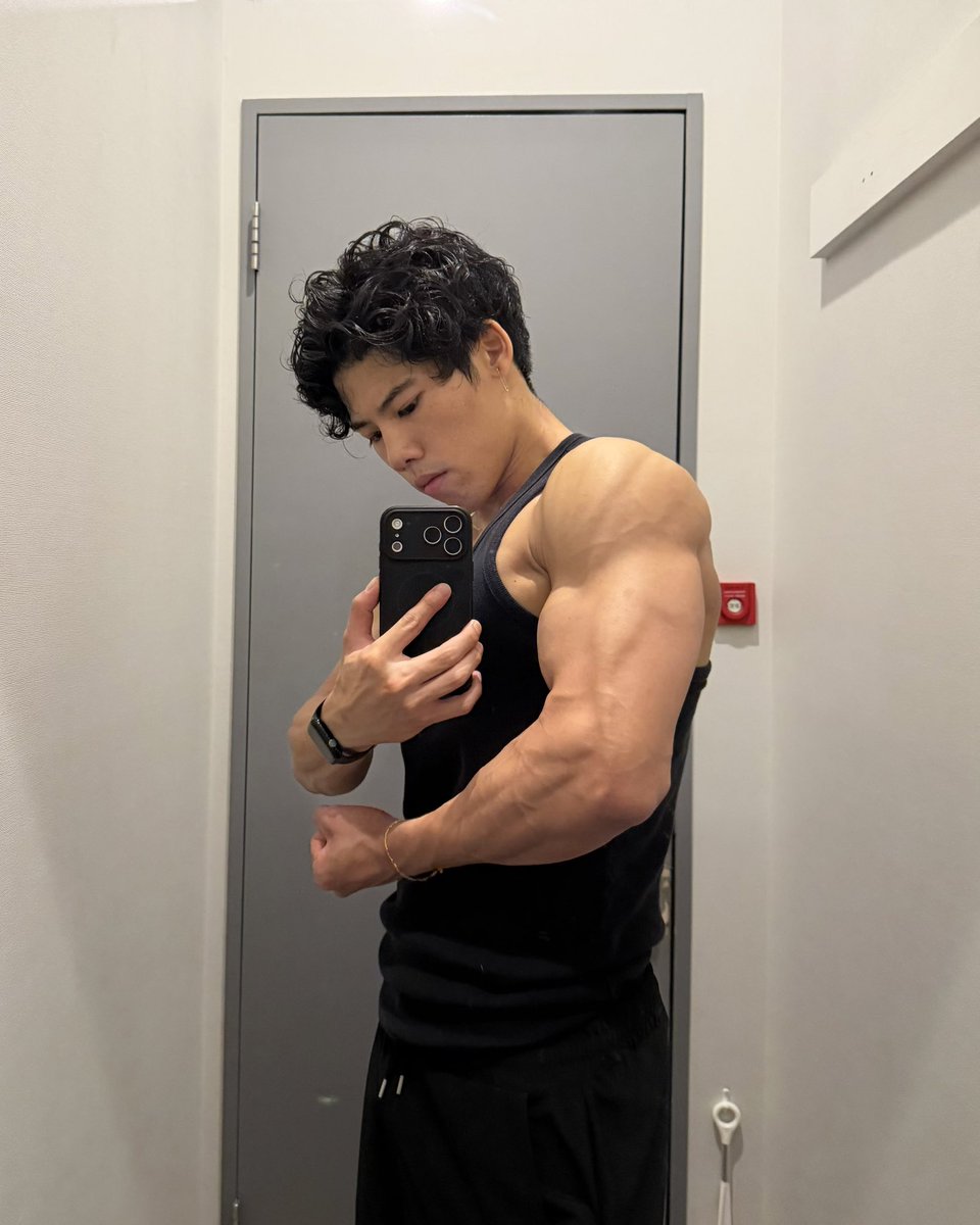 takumagoto_'s tweet photo. ハードに二頭を追い込んだら、とてもパンプした！！！
ノーパンプがこの状態なら良いのにな〜の繰り返し🤦🏻‍♂️🔁 https://t.co/WjyNcIpzrj