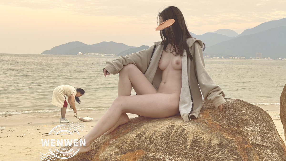 wenwen0006's tweet photo. 海边 沙滩 有人  捡起一条鱼 

On the beach by the sea, someone picked up a fish.
#艺术人体 #广州约拍 #露出
👧：@wenwen0006
📧：@luchu777
            @luchu888 https://t.co/fgu4wwRzg3