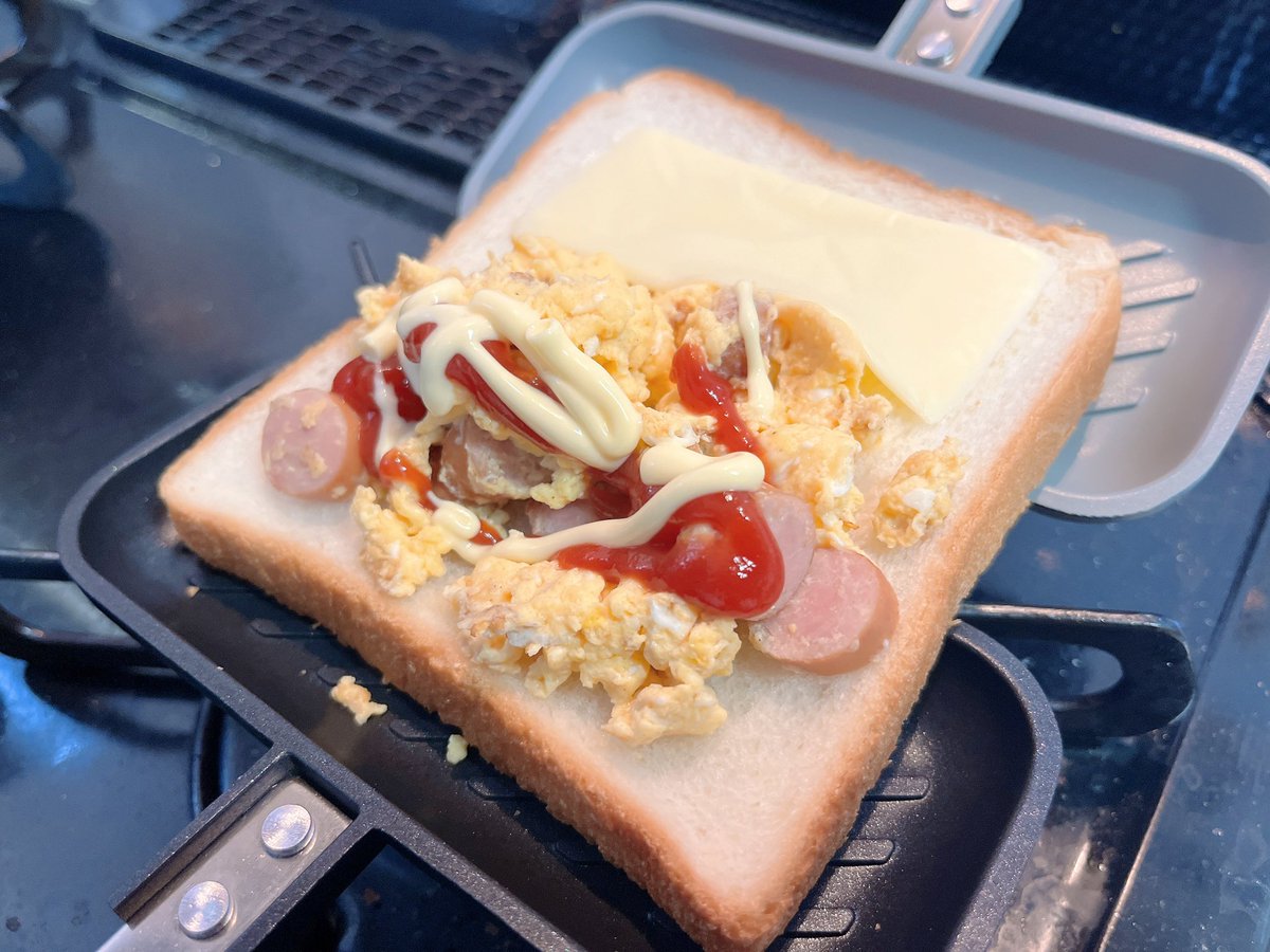 muni_camp's tweet photo. 食パン🍞1枚でできる
ホットサンドメーカーゲット👍
#おうちごはん
#ホットサンド
#明日はキャンプ🏕️
#ホットサンドメーカー練習 https://t.co/0jh5tZW22t