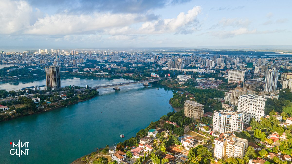 mangunyi's tweet photo. Mombasa Kenya’s oldest city doesn't tell you it's an island. You must rise above it to see it the way it deserves to be seen.
I flew over Tudor Creek and I just marveled at how the water curls in from the ocean and wraps itself around the old city like an arm. #MintGlint #Drone https://t.co/WCzQcmz6Vr
