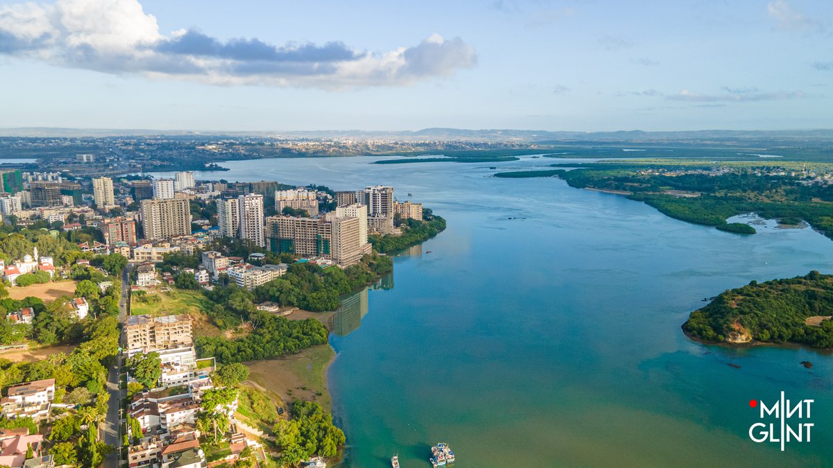 mangunyi's tweet photo. Mombasa Kenya’s oldest city doesn't tell you it's an island. You must rise above it to see it the way it deserves to be seen.
I flew over Tudor Creek and I just marveled at how the water curls in from the ocean and wraps itself around the old city like an arm. #MintGlint #Drone https://t.co/WCzQcmz6Vr
