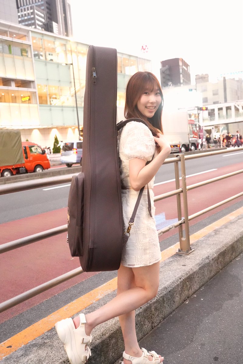 gomasen1002's tweet photo. 路上終わり後のオフショット📸
おどけた表情も素敵なシンガーです
9月末から全国路上、再スタート！
今のうちに、うさのみゆさんをフォローしてくださいね😊
@miiiiyu64 
2026.8.19
📍Shinjnku Sta.
https://t.co/zt4X6DF4Te https://t.co/MqyimFZmh0