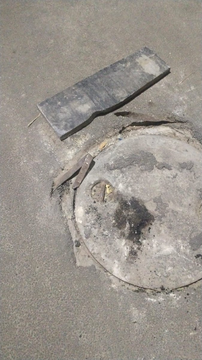 RajanBoopathy's tweet photo. @CMOTamilnadu
@CHN_Metro_Water 
Zone 13 ward no.180
Chamber Damaged rod came out near the place school  students fell down 
18th Cross street Thiruvallur Nagar Thiruvanmiyur
Kindly sort out this issue before any major incidents https://t.co/AXBXA8lxZx