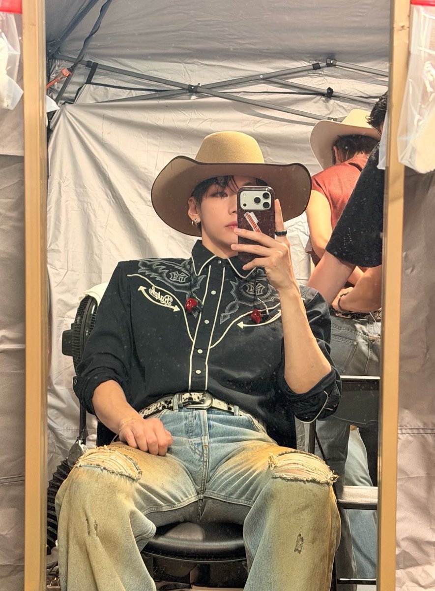 wandakook's tweet photo. ai papai kk save a horse ride a cowboy ou seja la como eles falam https://t.co/TQKu5NiVGV