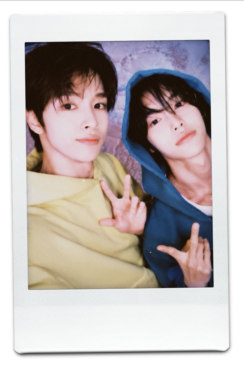 sungecahn's tweet photo. Polaroid love, ♡ https://t.co/Juy2sRRyE2