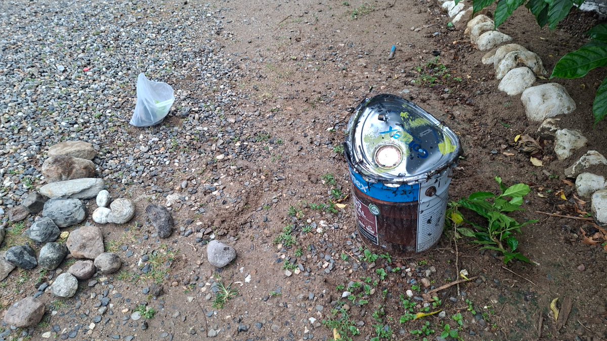 Noti7Guatemala's tweet photo. #Actualización
#Requisa en cárcel #LosJocotes, #Zacapa,
Localizan droga, celulares, licor ilegal en cubetas, herramientas.

Operativo en desarrollo. https://t.co/dCigI4HHnB