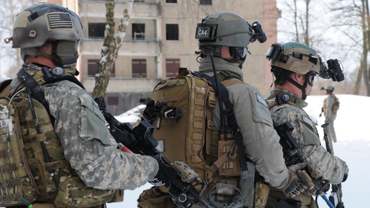 Remnantize's tweet photo. Green Berets, 2010 https://t.co/gzf0Z9n4IF