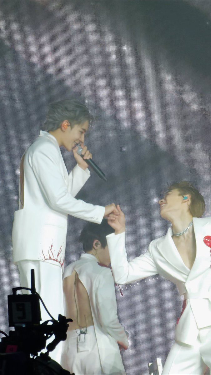khunairy's tweet photo. คือที่เขาไม่เอาขาวแดงเพราะกลัวจะเป็นชุดนี้อะดิ https://t.co/YzSPNeI1gz