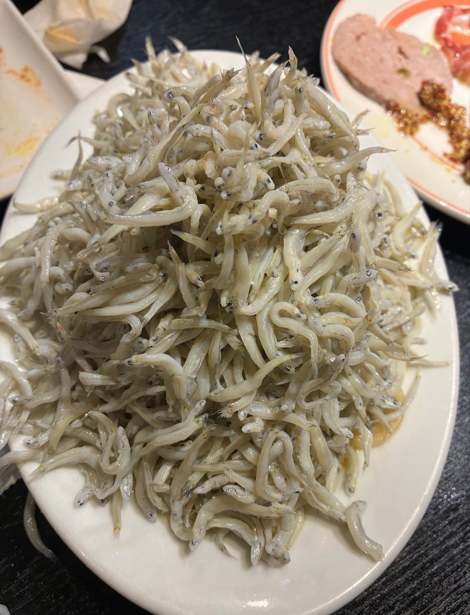 asyouhope's tweet photo. 【ヨルメシヤ紀行085】
練馬区豊玉北「イタリアン酒場 HARUTA 練馬店」。練馬に本社を置く飲食店の代表格は、当該グループか稲田屋か。STOPまで止まらぬシラスは、ペペロンチーノの隙間を埋めるのではなく雪のように積もっている。味もさるもの、地元の絶大な支持を集める圧倒的な居心地の良さを実感。 https://t.co/OjXq2BVgwl