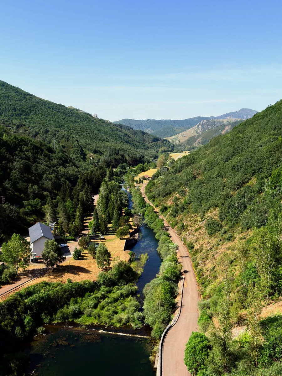 RichardFos69106's tweet photo. Day 19 – 435 km (5570)

Riding Spain! From León to Bilbao. First stop: Embalse del Porma. Met Volker Wolf from Harleysite near Potes, rode together to Unquera, then on to Bilbao. Guggenheim, steak, old town, camping. Brutal heat, great day. https://t.co/68Y8HbaZcp