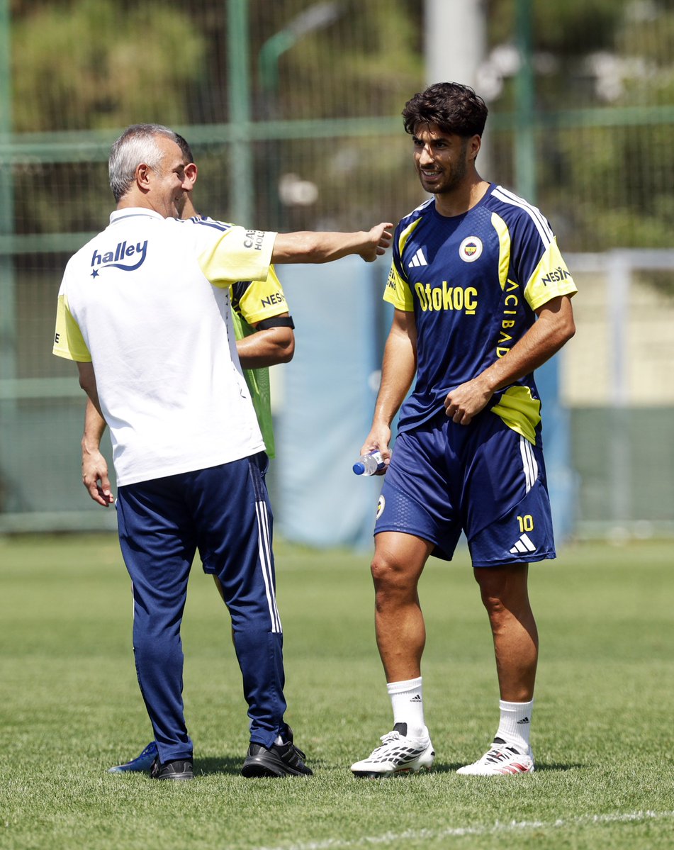 bpthaber's tweet photo. İsmail Kartal ve Marco Asensio, şakalaşırken görüntülendi. https://t.co/SaeN4DYtMP