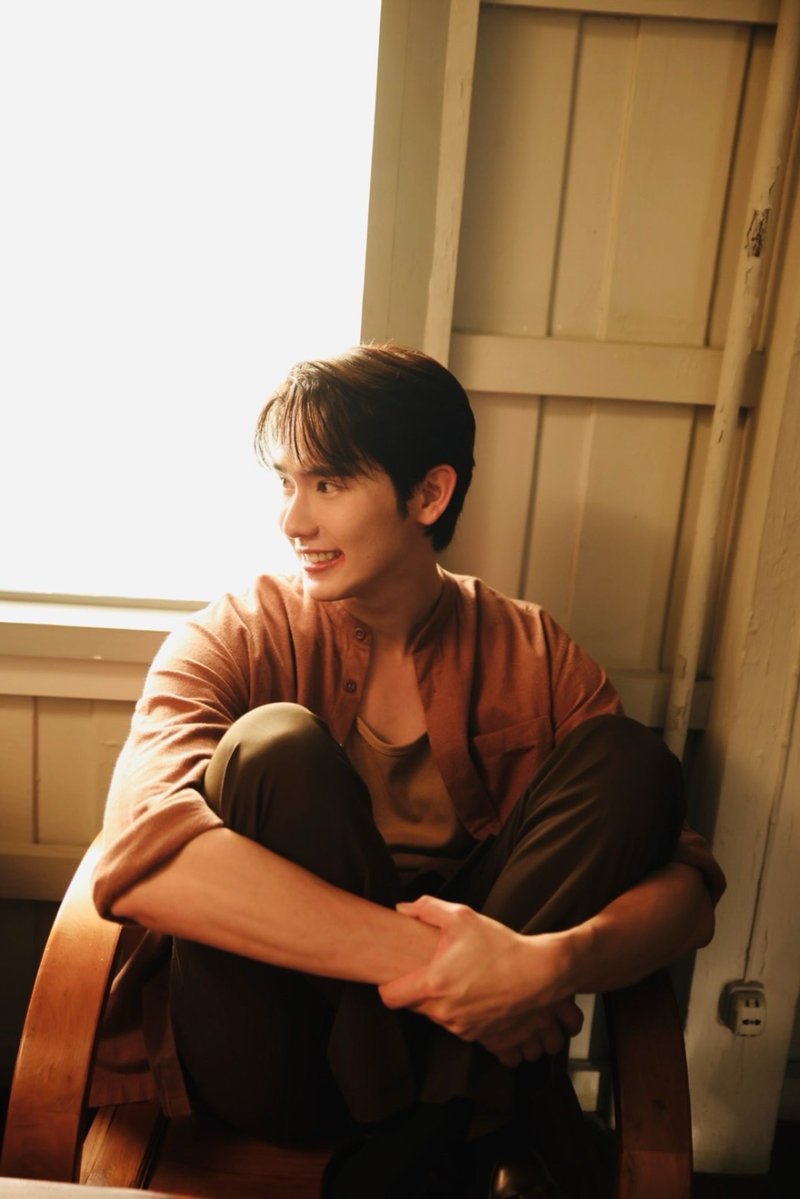 LoversGangsters's tweet photo. หงเสนคลุกฝุ่น Q22
หล่อตามสไตล์เฮียเสน ได้หนึ่งยิ้มจากแป๋วเลยคับ!

#LoversAndGangsters
#GMMTV
@fforcejs @kasibook https://t.co/HPeEmEbZP2