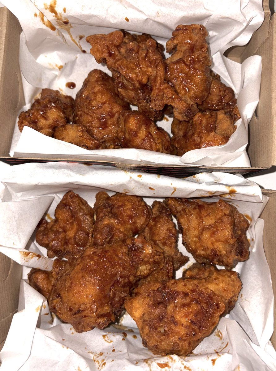 m4ilboq's tweet photo. ✴️ เย็นแล้วมีอะไรอร่อยๆกินกันรึยัง ชวนเพื่อนมาหารด่วนมื้อนี้ตกคนละร้อยนิดๆ ได้ไก่8 ชิ้น + ข้าว คุ้มมาก🛵💨
❤️ บอนชอน 1แถม1 ❗️
❤️ บอนชอน 1แถม1 ❗️
❤️ บอนชอน 1แถม1 ❗️
พิกัด : https://t.co/Ws64lhxaBq
#โปรดีบอกต่อ #ไลน์แมน #บอนชอน #bonchon https://t.co/hUNDzlBqsH