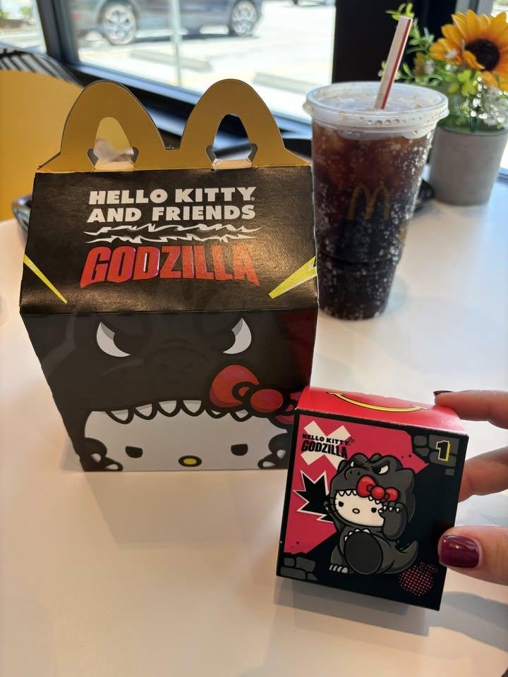 stargirlzm's tweet photo. me adoce que o McDonald's dos outros países sempre é mais legal que o daqui https://t.co/YwYwJZ9ho7