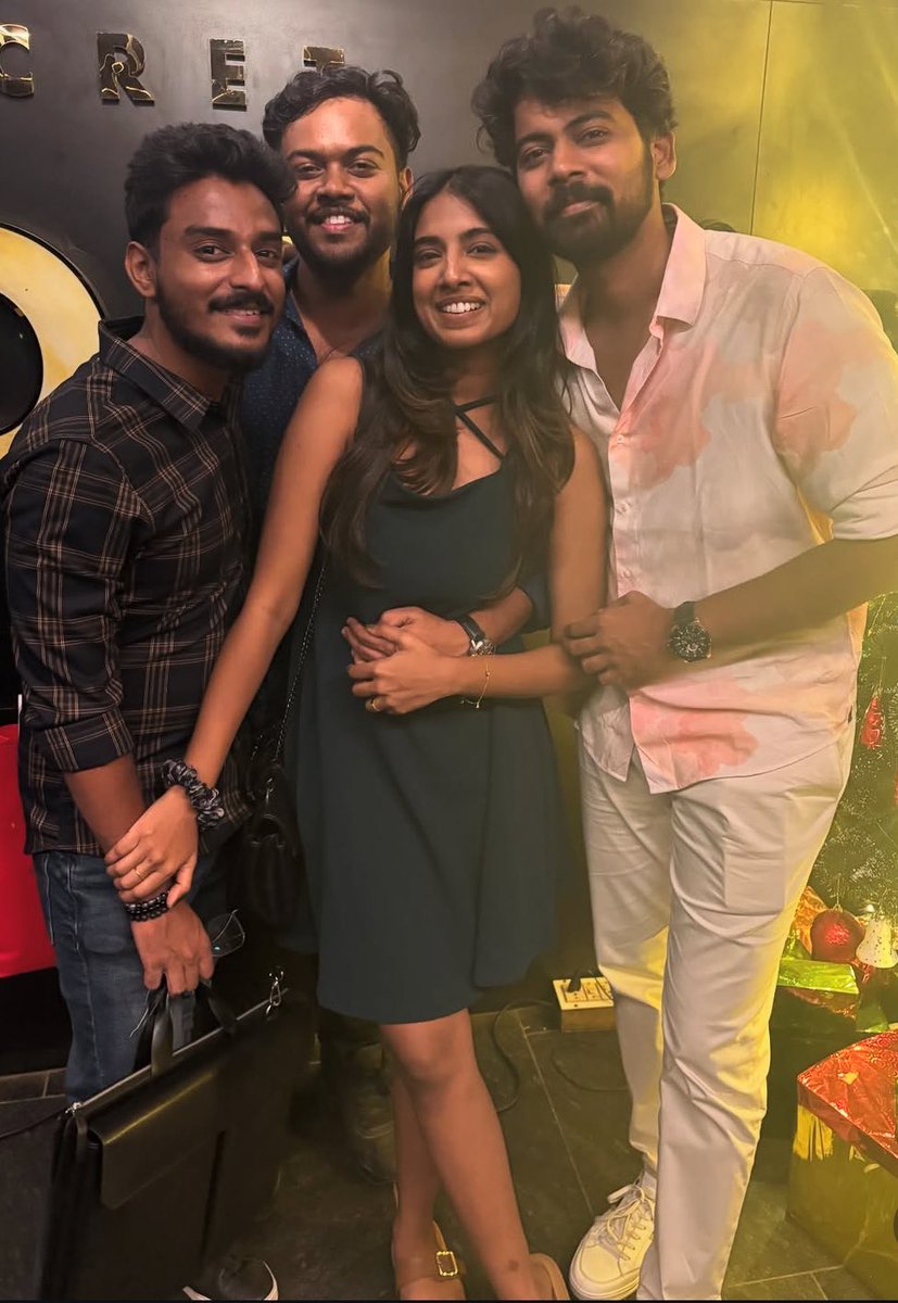 shrutikayadu2's tweet photo. Cuck husband, cuck boyfriend, cuck brothers ku oru group start panalamnu iruken.. Freeya unga veetu pombalaingala pathi pesi enjoy panalam. unmaiyana cuck ah iruntha, Pondati girlfriend akka thangachiya dhairiyama kooti kudukuravanunga matum indha post ah RT panitu DM panunga da. https://t.co/lKkgewwSqK