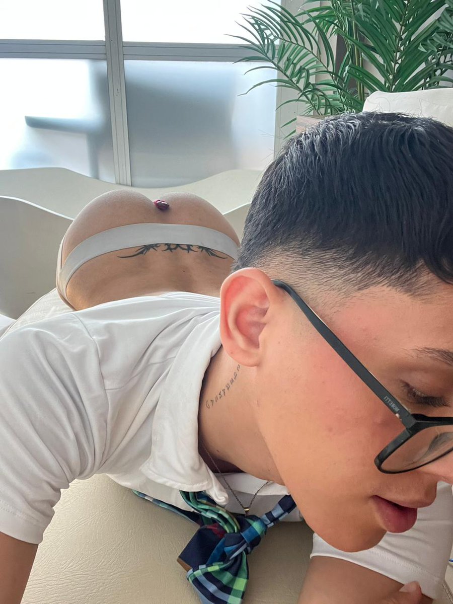 IamCami22's tweet photo. Join on my transmission :) https://t.co/2UM6EeeOh4 #gay #femboy #latina #webcam #colombia #bigass #skinny #feets https://t.co/uEUlsIdYoY