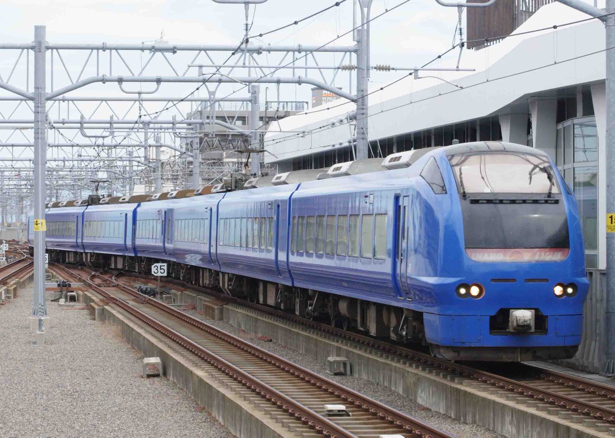 215e231e233's tweet photo. 8月16日　白新線　信越線　新潟駅で撮影
E653系1000番台　瑠璃色　いなほ5号　秋田行き（新潟駅への回送）
E653系1100番台　上沼垂色　しらゆき1号
E129系　4連　普通
E653系1100番台　上沼垂色　しらゆき6号　上越妙高行き
#E653系 https://t.co/YfyCro8wtg