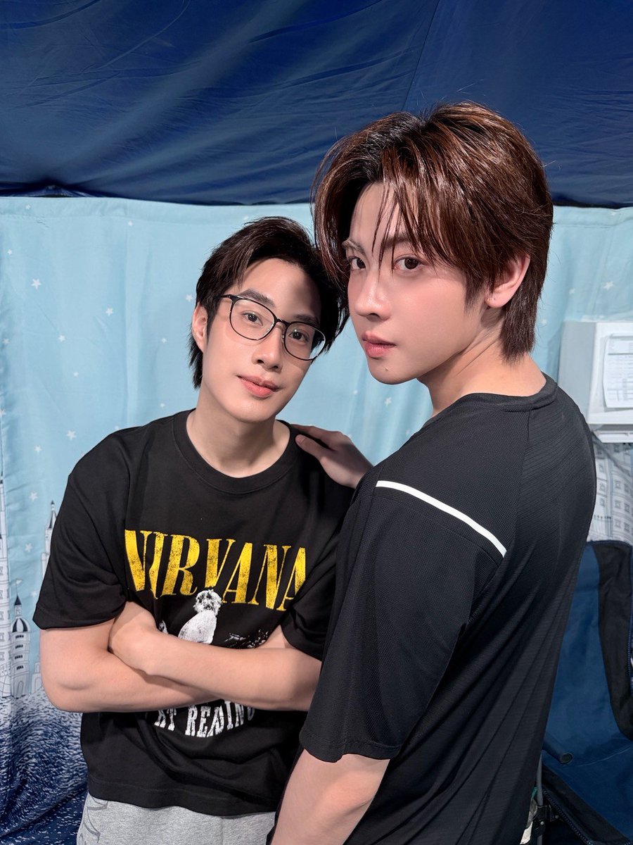 KhemjiraSeries's tweet photo. แว่นพาไปนู้นแล้ววว 😭 ทั้งพี่ชาญ น้องเจต คู่นี้ก็เหมือนกัน กลับกันไม่รอพี่ลูกแอดเลย ☹️ แค่ขอเก็บข้าวเก็บขนมใส่ถุงจากงานแค่นั้นเอง 

#เขมจิราตอนพิเศษถ่ายละเด้อ https://t.co/kDYlJzCLtm