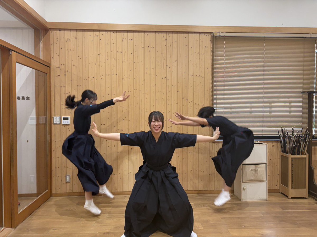 obirin_kyudo's tweet photo. 明日は第74回全日本学生弓道選手権大会、団体準決勝戦、決勝戦、3位決定戦、個人戦決勝射詰が行われます！
【個人戦出場者】
《壱年》
鈴木 櫻
佐藤 吏晏
《弐年》
菊島 叶夢
福地 天希 
岩森 咲良
中村 彩泉
《参年》
森本 恵生
佐野 華
《四年》
髙橋 伸希

応援の程よろしくお願い致します🔥 https://t.co/qbmYzHTnZt