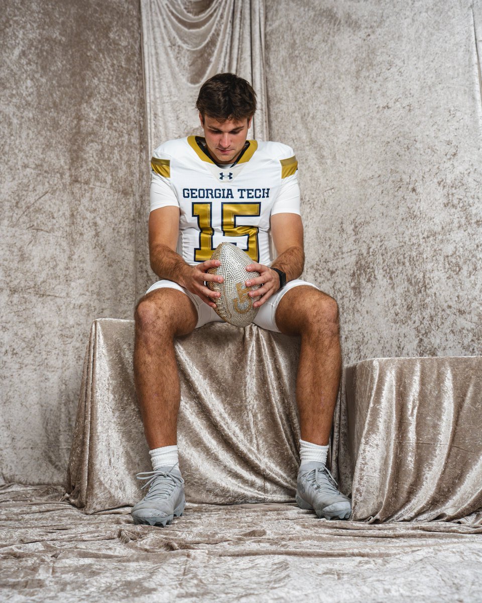GeorgiaTechFB's tweet photo. 1⃣5⃣ days to go 🔥@amendoza2024 

🎟️https://t.co/vWAFyoMUMZ
#StingEm 🐝 https://t.co/fcCqtzQV5L