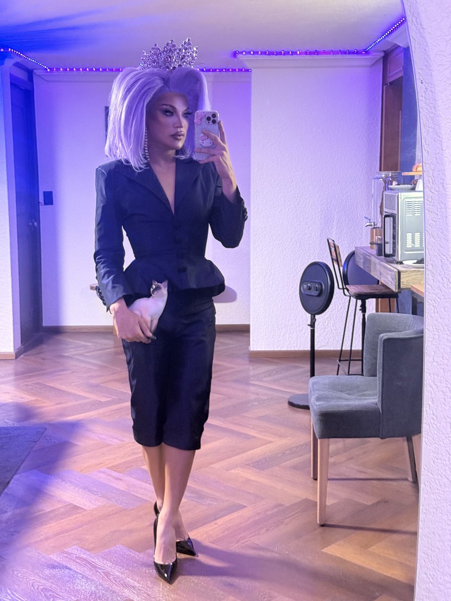 la_kyliezz's tweet photo. Ayer en mi primera salida como Reina Maxima https://t.co/SuykSFvLVX