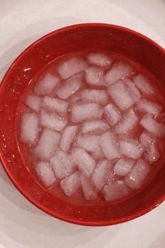 matthew_labosco's tweet photo. Your cortisol is aging your face, shrinking your brain, and killing your sex drive.

7 surprisingly simple ways to bring it down — no supplements, no willpower:

1. Put your face in a bowl of ice water. https://t.co/MMg5kUnyqd
