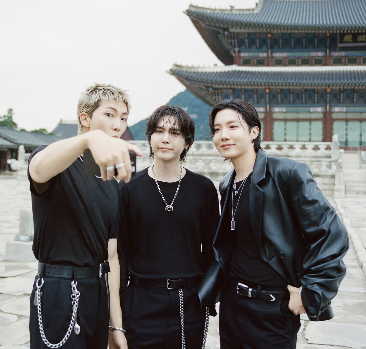 burnswan's tweet photo. PLAYLISTS QUE ACHEI COM FOCO EM 1B DA RAPLINE + ARIRANG — a thread. 

obs: essa thread vai ser atualizada sempre que eu encontrar novas playlists. https://t.co/VSc7oOLPQk
