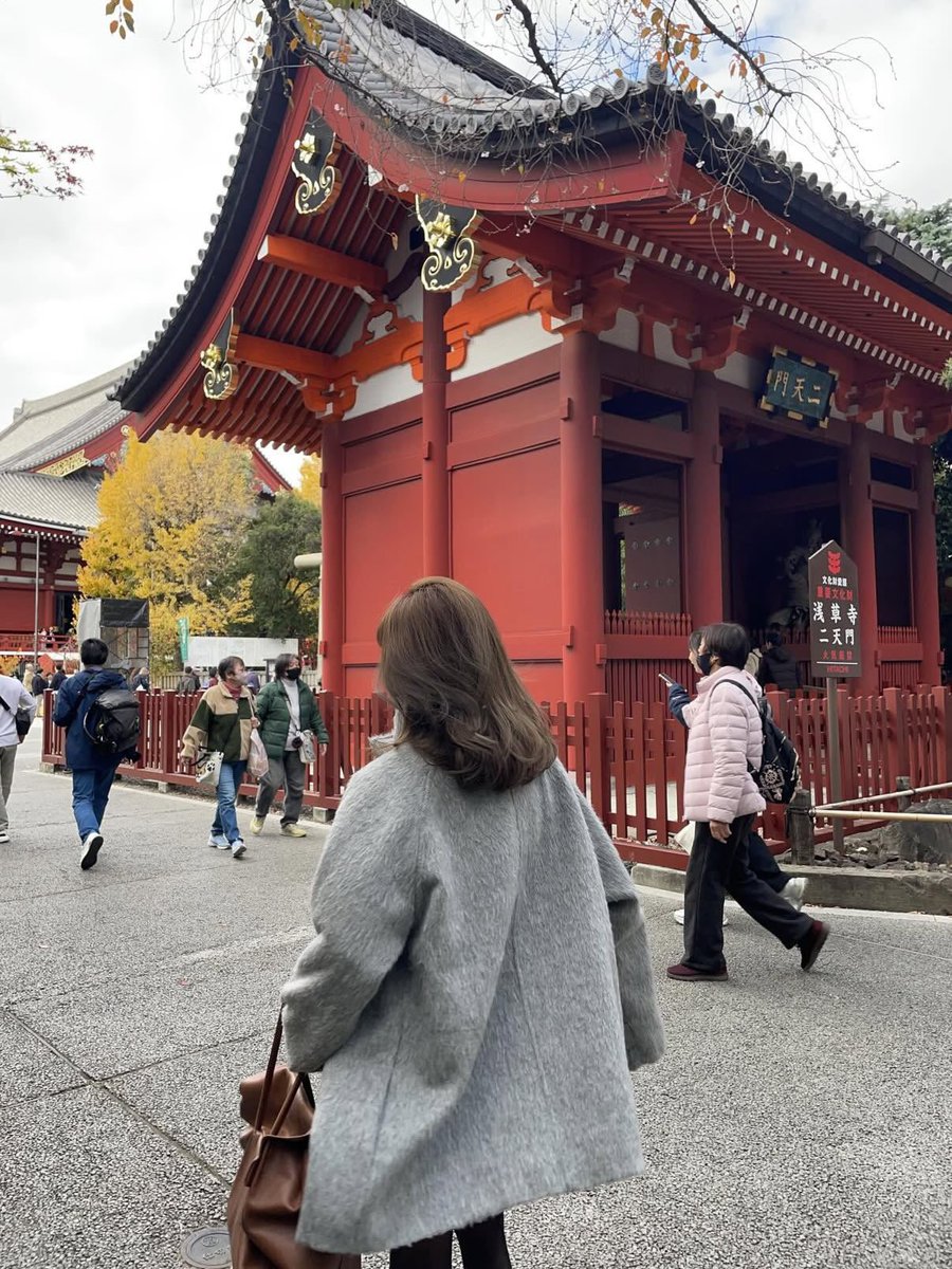 ktmk___55's tweet photo. レイヤーザクザク。軽く巻くだけでヘアアレンジしているみたいに見えるから、トップスがシンプルでも盛れる気がする🍃32mmです https://t.co/kWY1JsEj0R