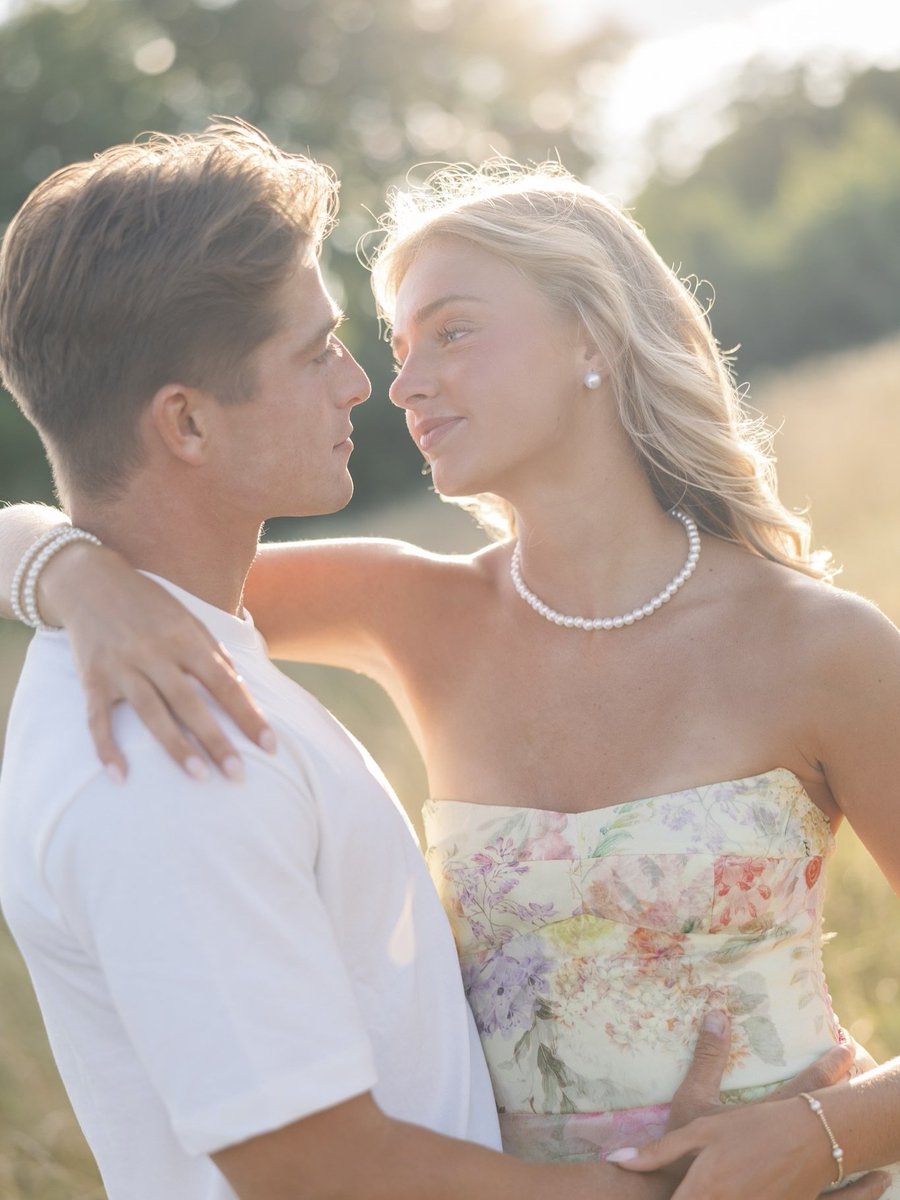 WholesomelyW's tweet photo. White Women and White Men belong together only 🥰🤍

Stop race mixing! https://t.co/XAySnnaLug
