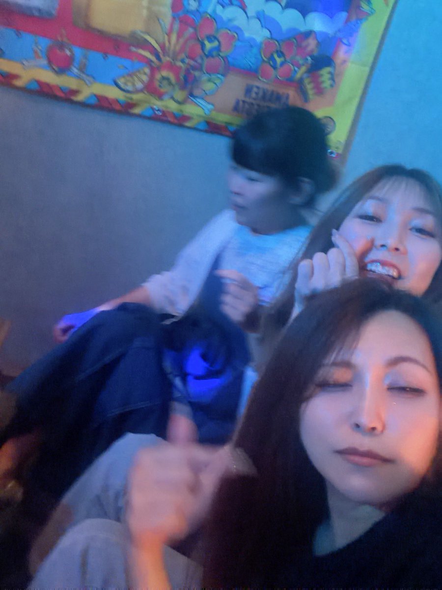 maya_satonya's tweet photo. お姉ちゃんたちとの飲み楽しかったからまた行きたいなぁ
次女に関しては同じヲタなので何歌っても乗ってくれるのでほんと助かる
3女もパチンコ歌一緒に歌ってくれるの好き笑
お金も全部出してくれてありがとう🥰だいすきマン

次女ちゃん群馬じゃないからまた帰ってきた時行こね😭💕︎ https://t.co/0Xt2PQK65u