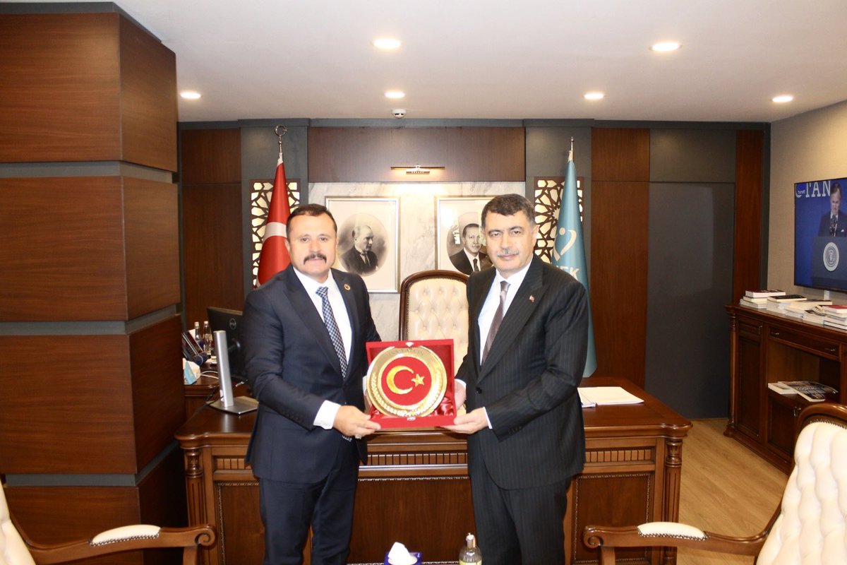Isa1651's tweet photo. 1) Türkiye İnsan Hakları ve Eşitlik Kurumu Başkanı Sayın Vasip ŞAHİN Valimizi Makamında Ziyaret Ettik. 

Önceki Dönem Ankara Valimiz Mütevazi, Dürüst ve Samimi Kişiliği İle Tam Bir Devlet Adamı Sayın Vasip ŞAHİN’in Ankara’mıza Yaptığı Hizmetlere ve Asrın Felaketi 6 Şubat 2023 https://t.co/ff0O2Zu5Zu