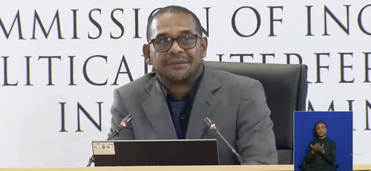 NhlamuloNeay's tweet photo. Frame 1
Brown Mogotsi: Xoli kuzokhala madoda pha
No one cried but him
Frame 2
Adams: I'm going to drop bombs there by Madlanga Xoli
It's 15:46 now, he's done with his statement. No bomb was drop so far
#FidelAdams
#MadlangaCommission https://t.co/KpsuK25X7t