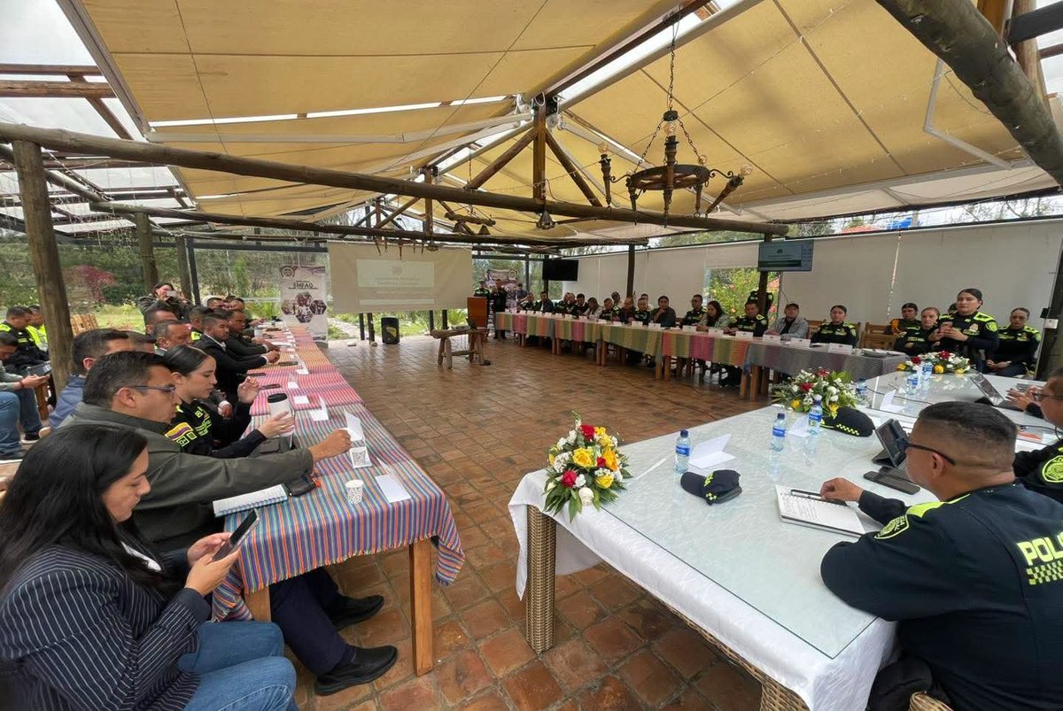 1anoticiass's tweet photo. .#Nobsa, #Boyacá, fue anfitrión del Encuentro Provincial de Seguridad de Sugamuxi. @PoliciaBoyaca. @SecGobiernoBoy @GobBoyaca @AlePico11 https://t.co/blVngPv4ex