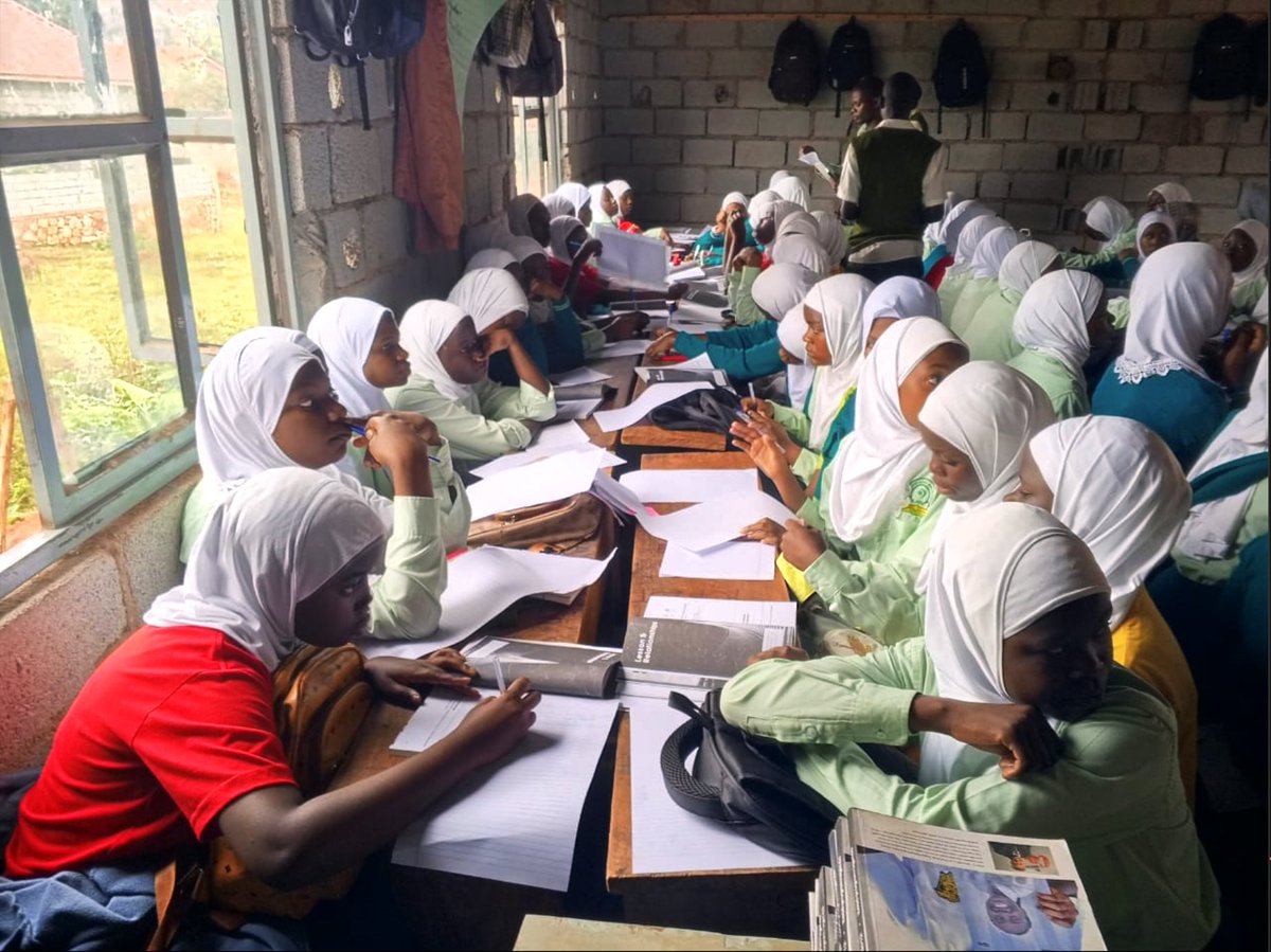 iLeaduganda's tweet photo. Building tomorrow's leaders today!

#Picture: Senior One students at Jamia High School, Lubugumu, in session for Lesson 5 of iChoose Values: Relationships. The learners are not just finding their paths; they are learning how to lead with others.

#iLEADValues #Leadership https://t.co/Tky3ftEZHc