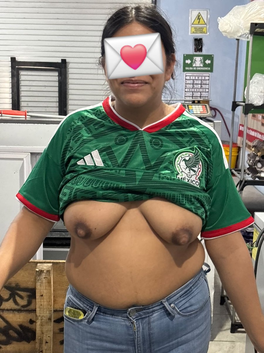 esposasynov1as's tweet photo. Mi mujer toda una putita mamando verga y se tira de muy santa https://t.co/tlQqoO4StD