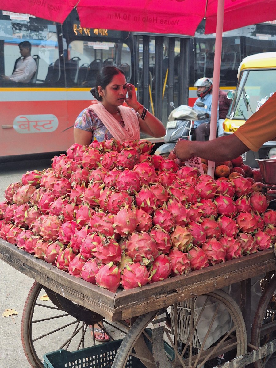 SameerMomaya's tweet photo. Photo stories from streets from Mumbai on 'World Photography Day ' https://t.co/I2JaChmzaN
