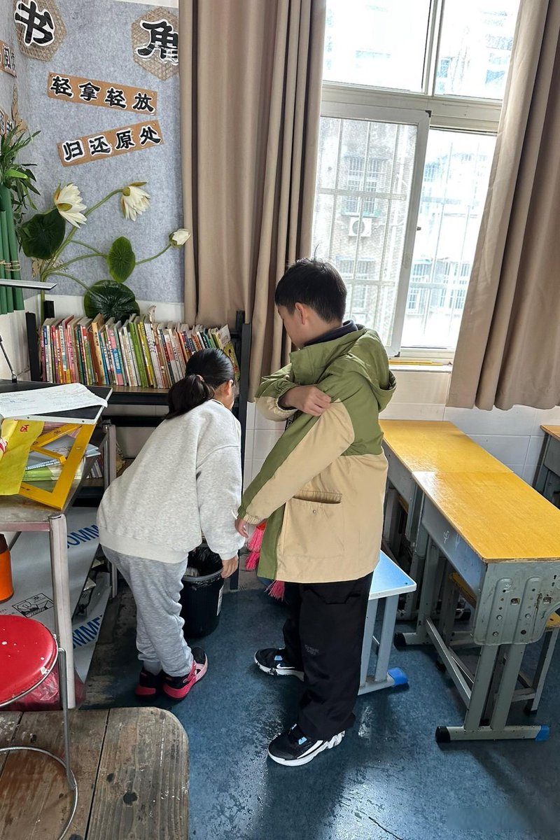 yuiwestj's tweet photo. Spent 3 sunny hours packing school supplies for kids in underserved communities today—small acts make big impacts!  #VolunteerLove， https://t.co/SHB990HICw