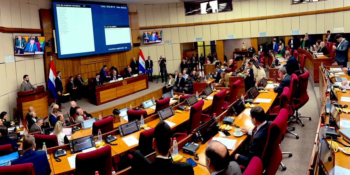Salas_HCSCN's tweet photo. Inicia la Sesión Ordinaria de la fecha, presidida por el Señor Presidente @bachinunezpy registrándose una asistencia inicial de 27 senadores en el recinto y con 15 puntos en el Orden del día https://t.co/8XocMWEQQz
📍Sala de Sesiones del Senado https://t.co/URQM4z0HAw