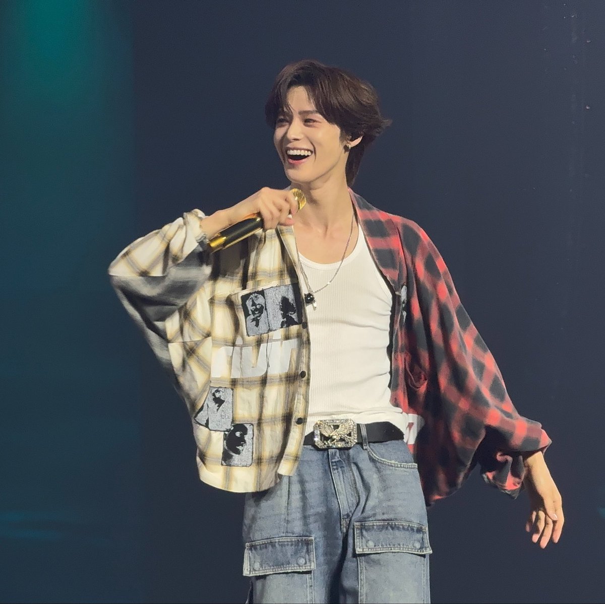 jubaicookie's tweet photo. laughter looks so good on kkun ~
#BLAZETHEWAY_KUALALUMPUR https://t.co/ezXu5DZMOu