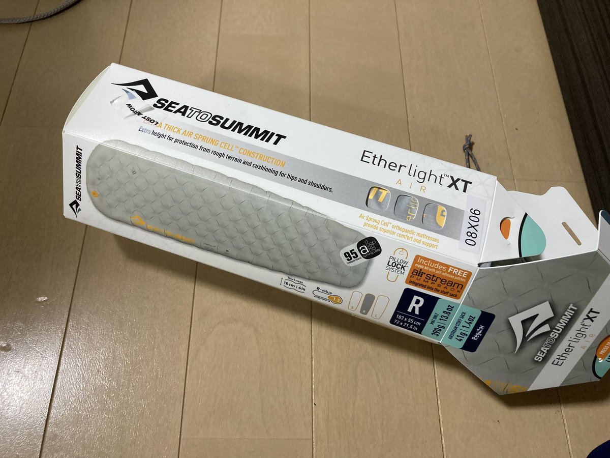gucchan_run's tweet photo. そう言えば、先日のロストアローのセールで、新しいエアーマット買ったんだけど、寝てるとやはりギーギー音がうるさくて、寝返り打つとその音で目覚めてしまう
穴空きにも気を使うし…

クローズドセルの方が良いんかな？

デカいし、ザックの外付けするのが岩や木に引っ掛かりそうで怖いんだよな〜 https://t.co/psBFEydehD