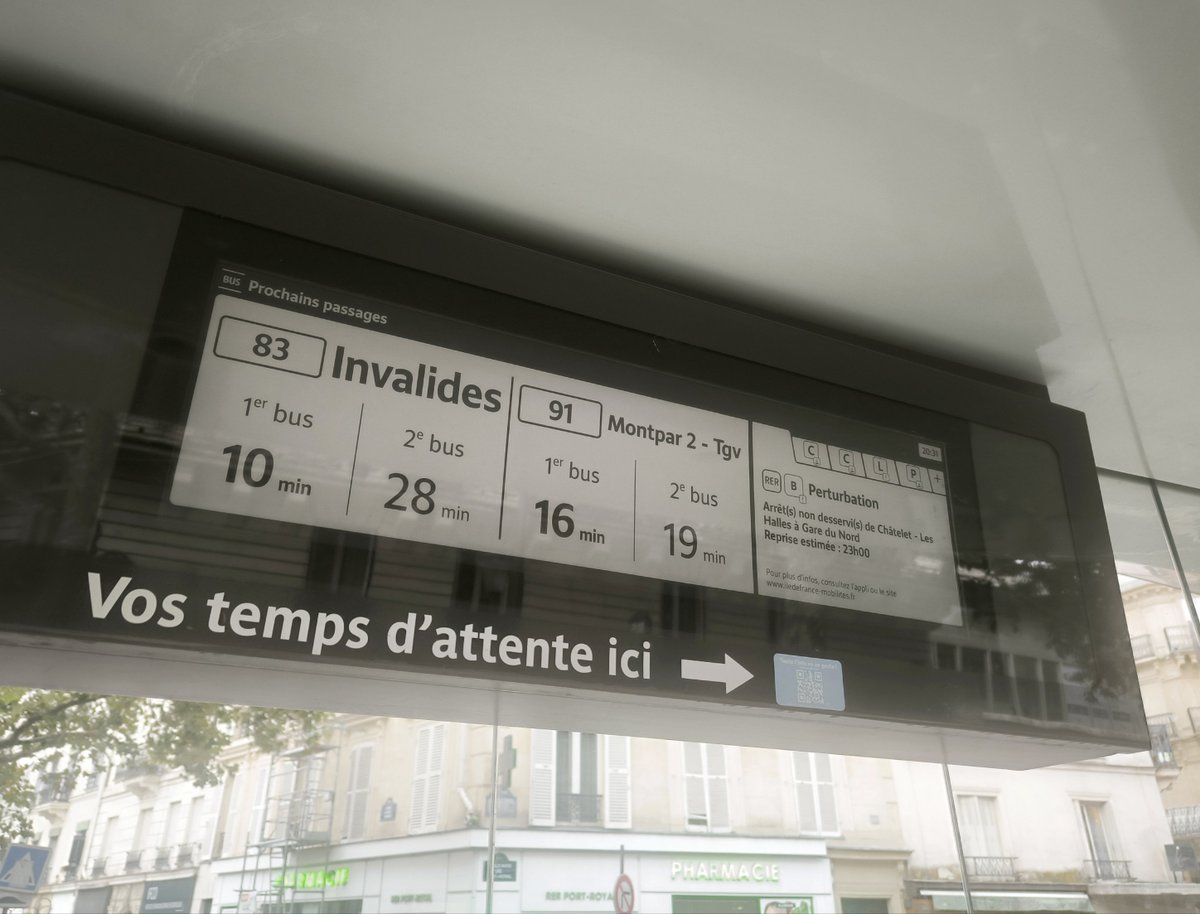 Asso_usagersidf's tweet photo. Bornes d'information au niveau des abribus : IDFM a pour objectif de toutes les remplacer dans Paris avant la fin de cette année
Pour l'info trafic, finalement sur le côté droit, on a demandé que ce soit limité aux bus eux-mêmes + aux  perturbations majeures du réseau ferroviaire https://t.co/T2Z0J288M4