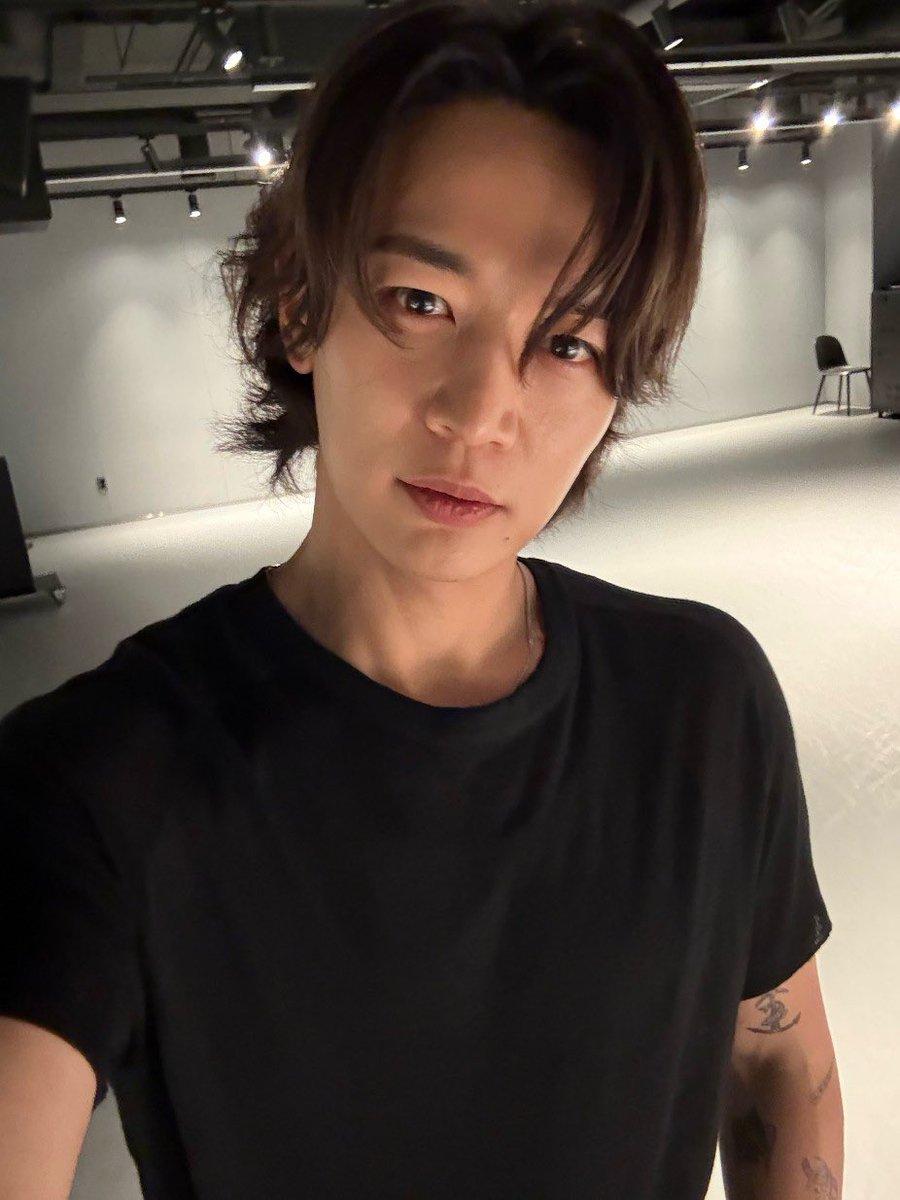 han__5hinee's tweet photo. being that fine is actually very inconsiderate of him and it pisses me off https://t.co/RFNHRNOpuP