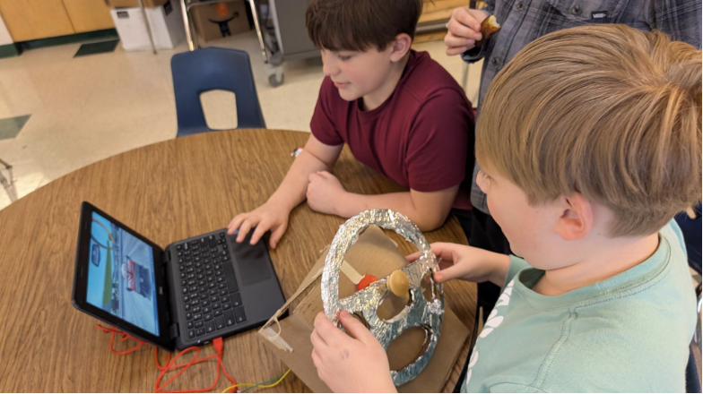 RuralTechFund's tweet photo. Ms. Connolly's students in Johnson, VT, used Makey Makey to turn everyday materials into working game controllers! Using foil, cardboard &amp; play-doh, they built custom joysticks, learned about closed-loop circuits, and mapped physical inputs to Scratch games. https://t.co/fk9WMOqqsv