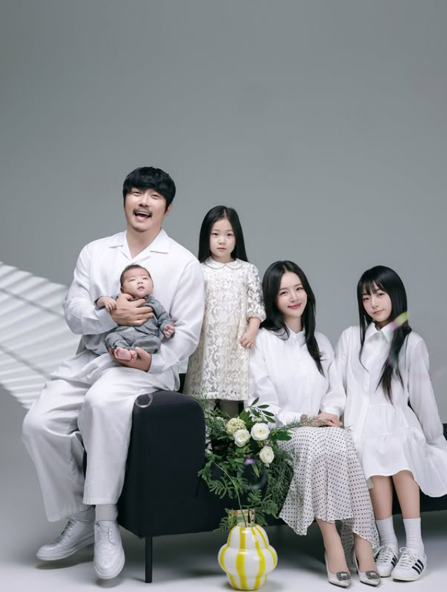 KScoop_'s tweet photo. #KCM Shares Beautiful Wedding Photos Ahead of Long-Awaited Ceremony With Wife Bang Ye Won
https://t.co/KCnuQ8ooGc https://t.co/r3ySCj0hJd