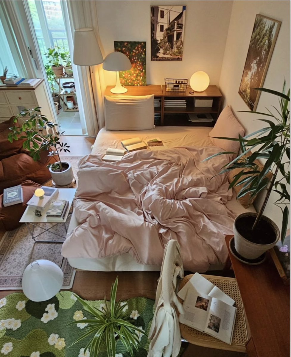 sekarwangikuu's tweet photo. Every girl needs a room like this for a full day of doing nothing. https://t.co/yrXAuGnMN8